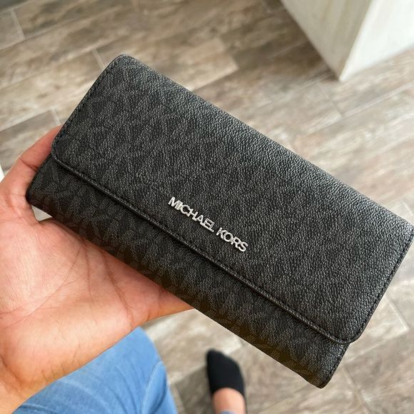 Michael Kors Handbags - New mk large trifold wallet ❤️